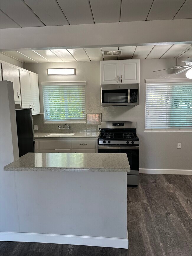 Foto del edificio - Layne Court Apartments