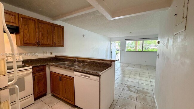Foto del edificio - 8604 NW 35th St