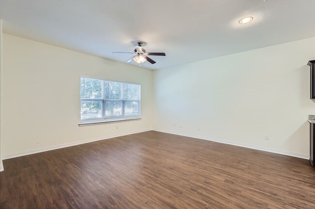 Photo - 1320 Lakecrest Ln Townhome