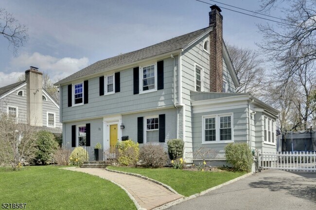 Building Photo - 21 College Ave