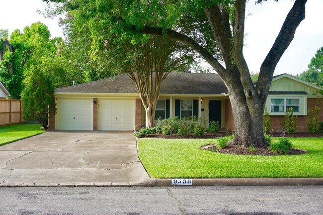 Building Photo - 9538 Meadowglen Ln