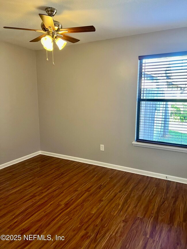 Foto del edificio - 7820 Collins Ridge Blvd E