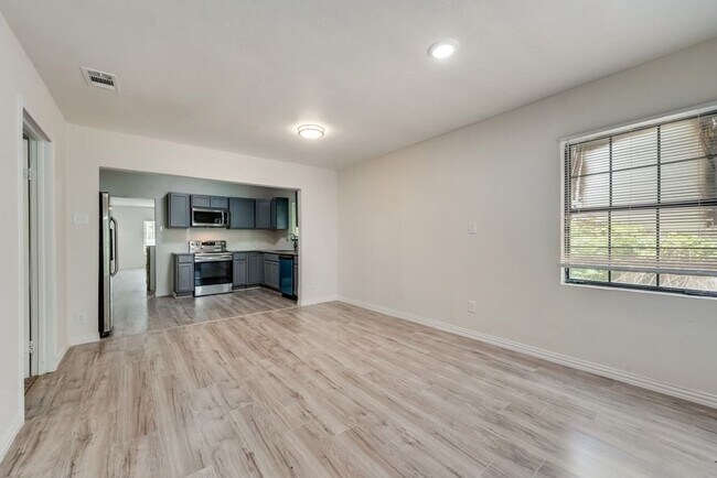 Building Photo - 2704 Rosen Ave