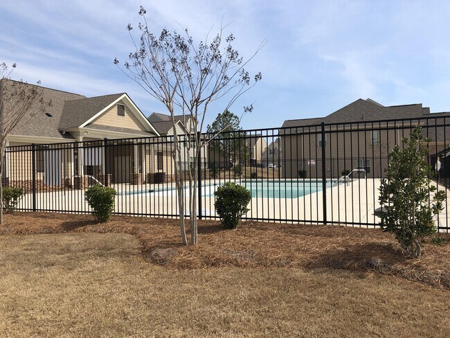Foto del edificio - 3704 Upland Dr