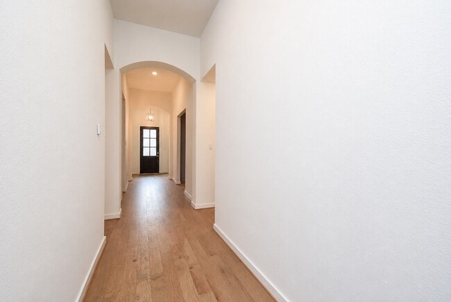 Building Photo - 518 Bedias Creek Dr