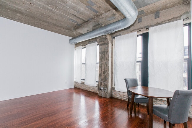 Building Photo - 1111 W 14th Pl