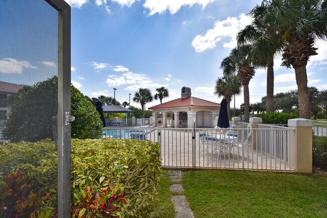Foto del edificio - Bouchelle Island 302 #103 - Pool View