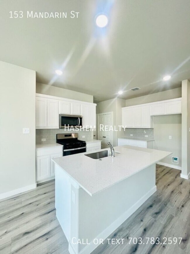 Building Photo - Welcome to your dream home!