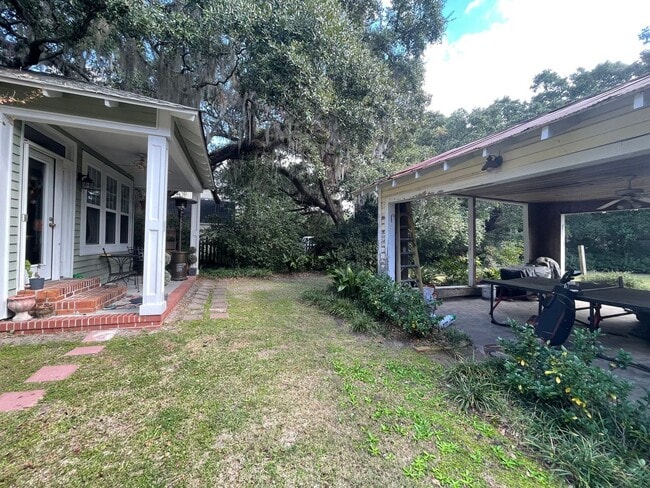 Building Photo - Charming and spacious 3 bedroom cottage in downtown Conway!