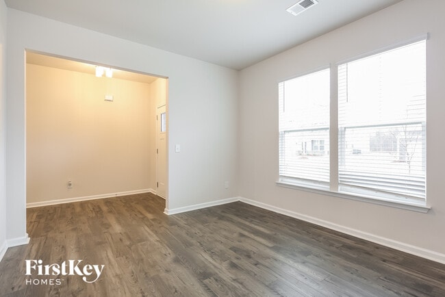 Foto del edificio - 574 Hillpark Ln