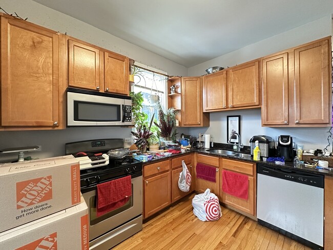 Foto del edificio - 852 W Buckingham Pl