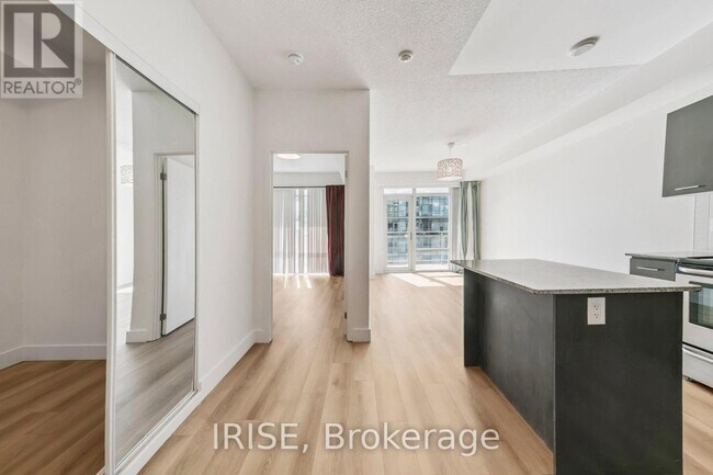 Building Photo - 360-2360 Square One Dr