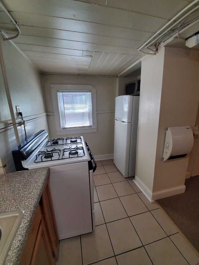 Kitchen - 515 E State St