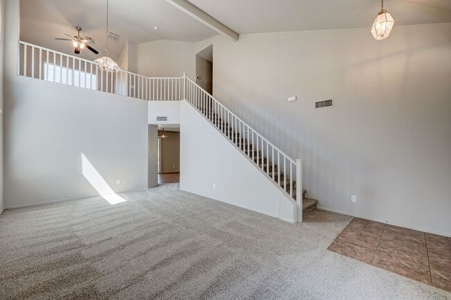 Building Photo - READY TO VIEW NOW! Beautiful 3 bed & 2.5 b...