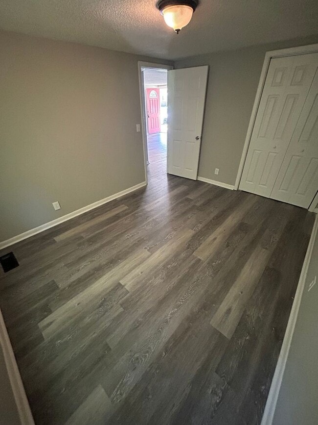 Building Photo - Carrollton City Apartment!