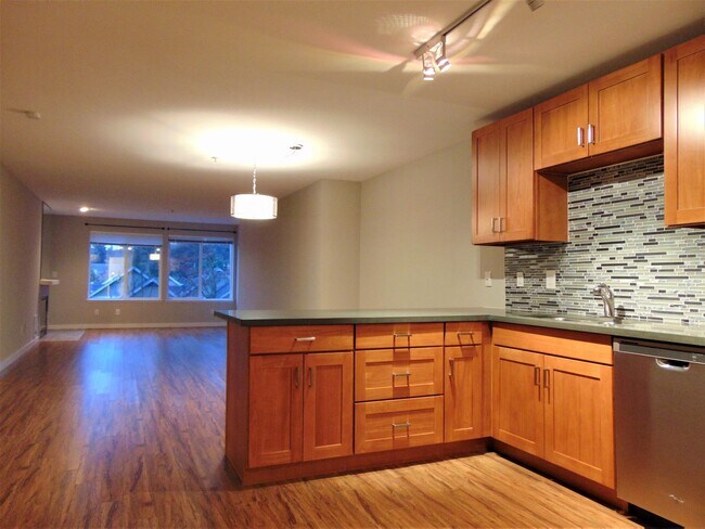 Foto del edificio - Stunning 2bd, 1.75ba Condo Available w/ Lo...