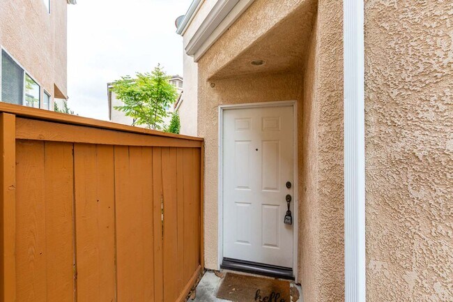 Foto del edificio - 3 Bedroom Townhome in Scripps Ranch