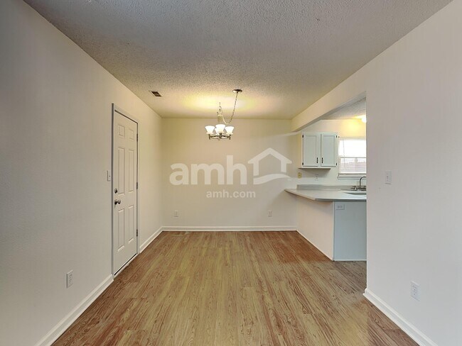 Foto del edificio - 1676 Sweetwater Ln