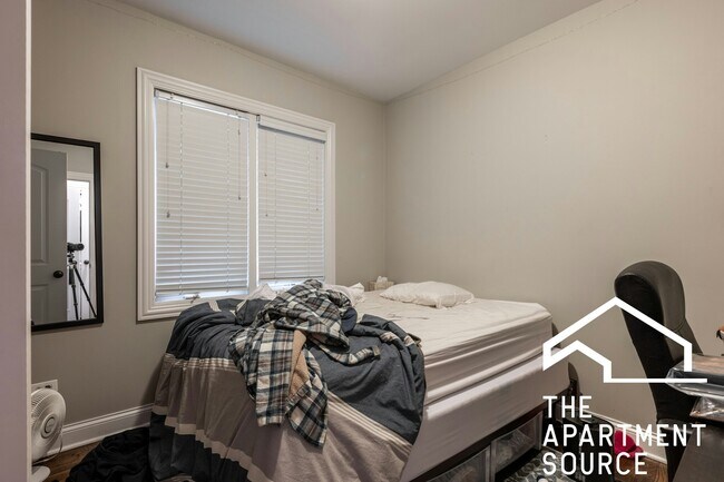 Foto del edificio - 1136 W Diversey Pkwy