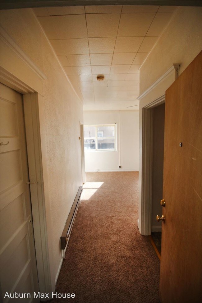 Foto del edificio - Studio, 1 bath Apartment - 115 E Main St