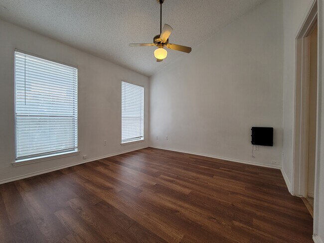 Building Photo - 1225 W Hudgins St