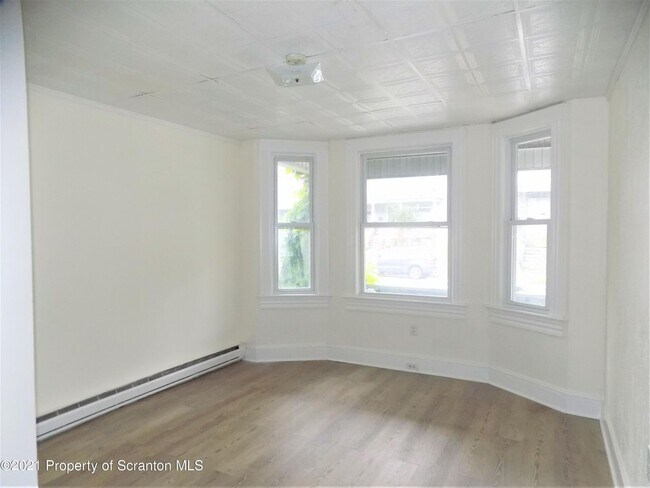 Building Photo - 819 Harrison Ave