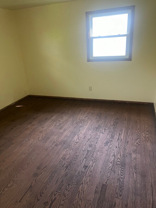 Dormitorio - 5840 S Indiana Ave