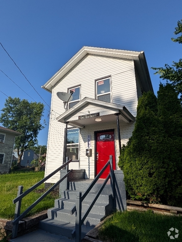 Building Photo - 116 4th Ave