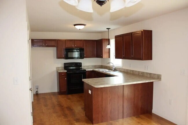 Foto del edificio - 760 Oak Leaf Ln