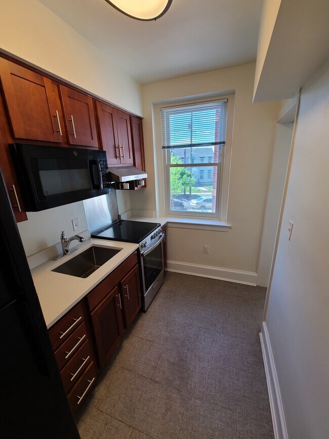 Building Photo - 5040-5040 New Hampshire Ave NW