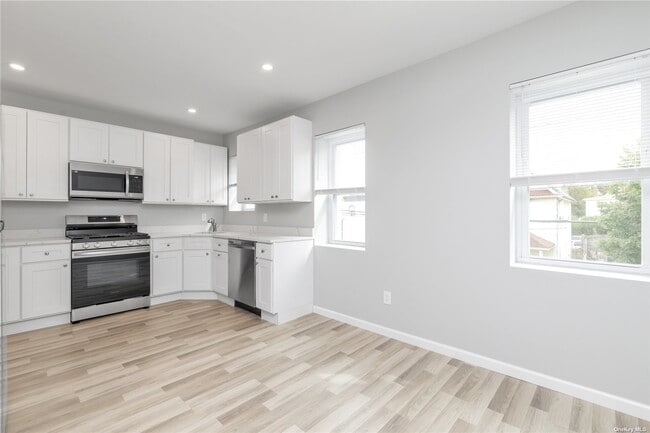 Building Photo - 212 Jefferson Ave