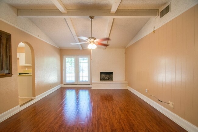 Building Photo - Charmer in Arlington