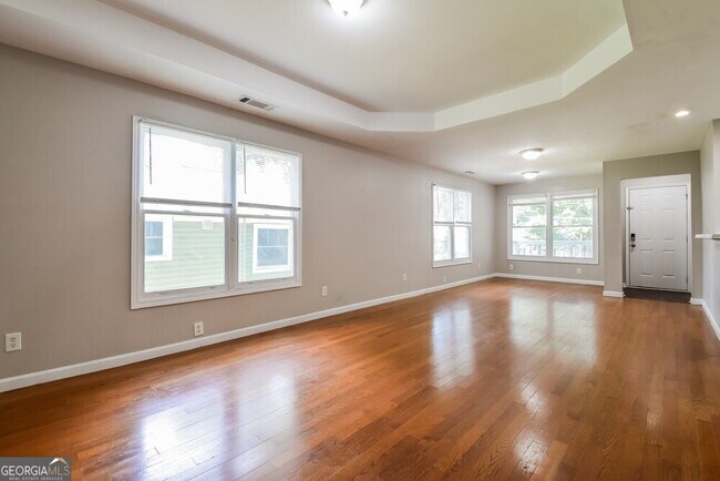 Foto del edificio - 700 S Grand Ave NW