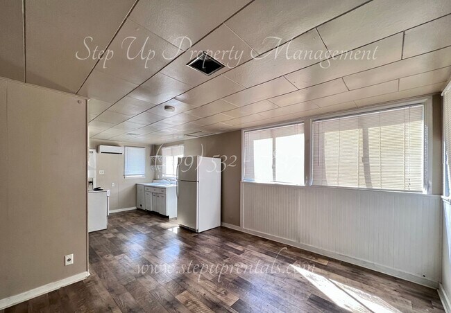 Building Photo - Studio Apartment In The Heart Of Downtown Sonora!