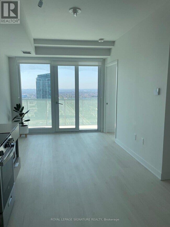 Photo du bâtiment - 3900-3900 Confederation Pkwy