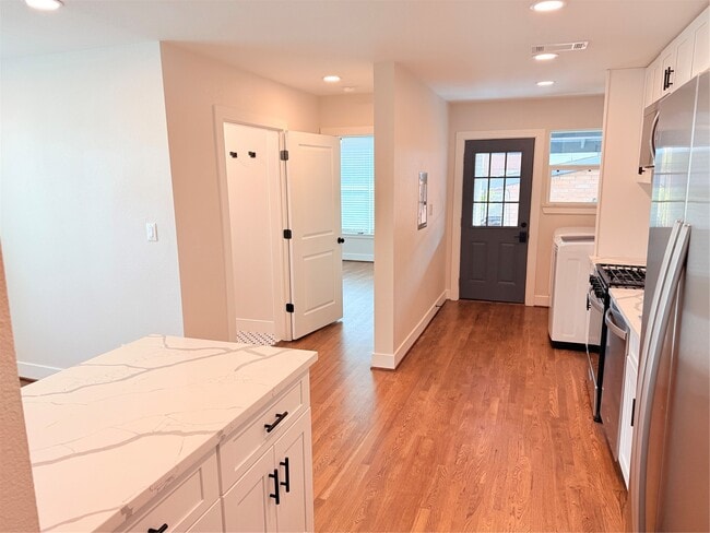 Building Photo - 2001 Brun St