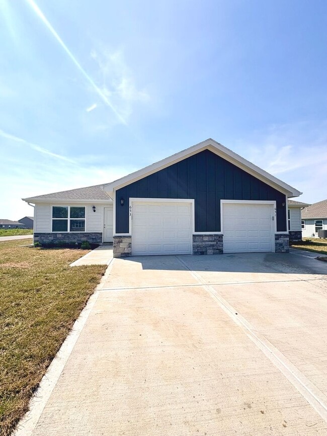 Building Photo - 610 Fall Meadow Ln