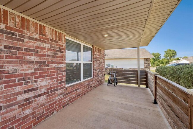 Foto del edificio - 933 S Blackjack Ln