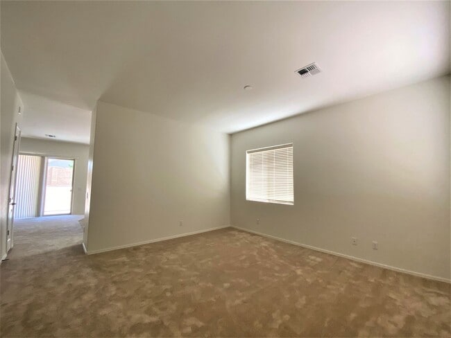 Foto del edificio - 6209 E Bower Ln