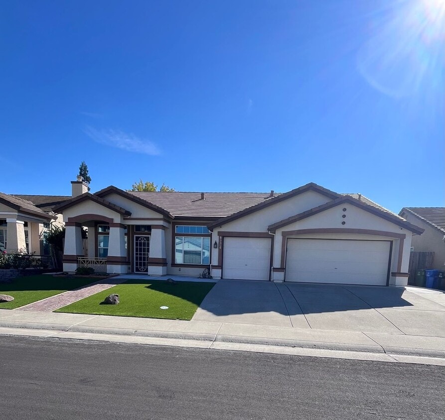 Primary Photo - BEAUTIFUL 4-BEDROOM HOME IN ELK GROVE!!