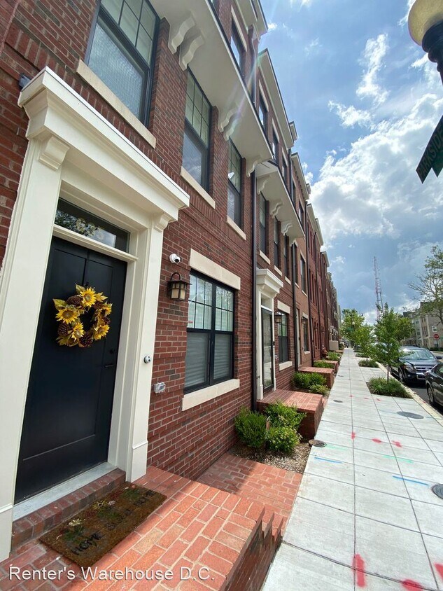 Primary Photo - 3 br, 2.5 bath House - 635 Parkside Pl NE