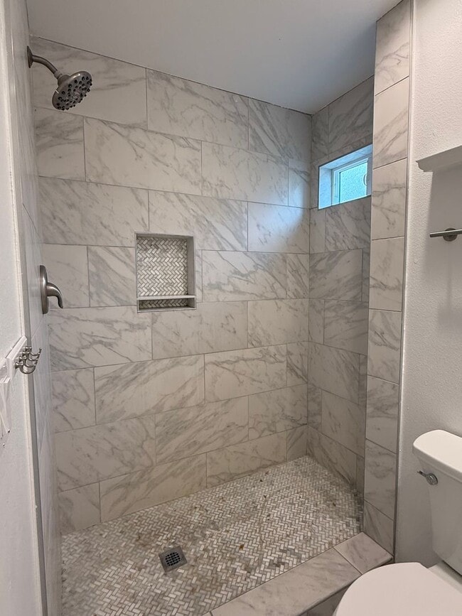 Building Photo - Broadacres