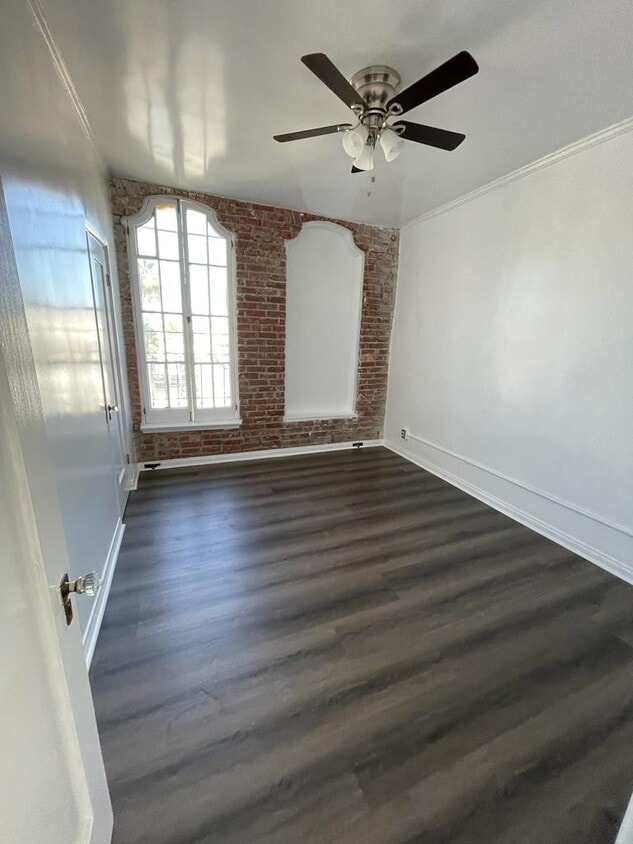 Primary Photo - 1717 N Normandie Ave