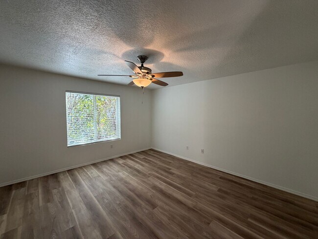 Foto del edificio - 3 Bedroom Single Story Home Available Near Unser Blvd NW & McMahon Blvd NW!