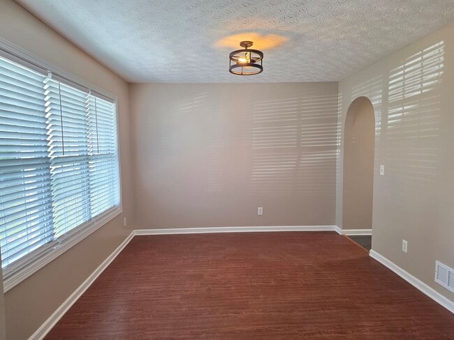 Foto del edificio - Don't miss out on this updated 3 bed 2.5 bath home located in Hiram