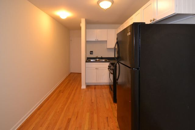 Building Photo - 6954 N Sheridan Rd