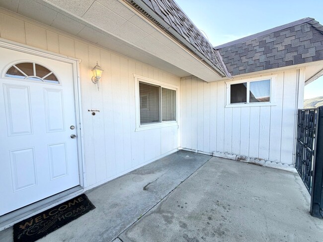 Building Photo - Move-in Ready 2 Bedroom 2 Bath Sun City Home