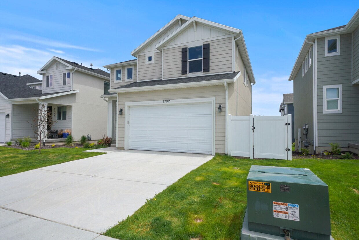 Foto principal - 7192 N Silver Spring Way