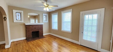 Building Photo - 4957 Winona Ave