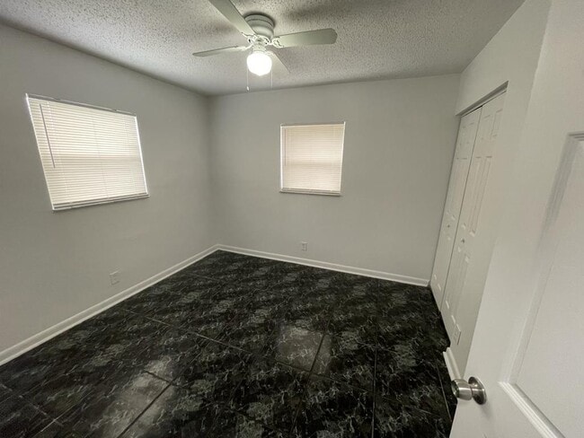 Foto del edificio - 1730 SW 64th Terrace